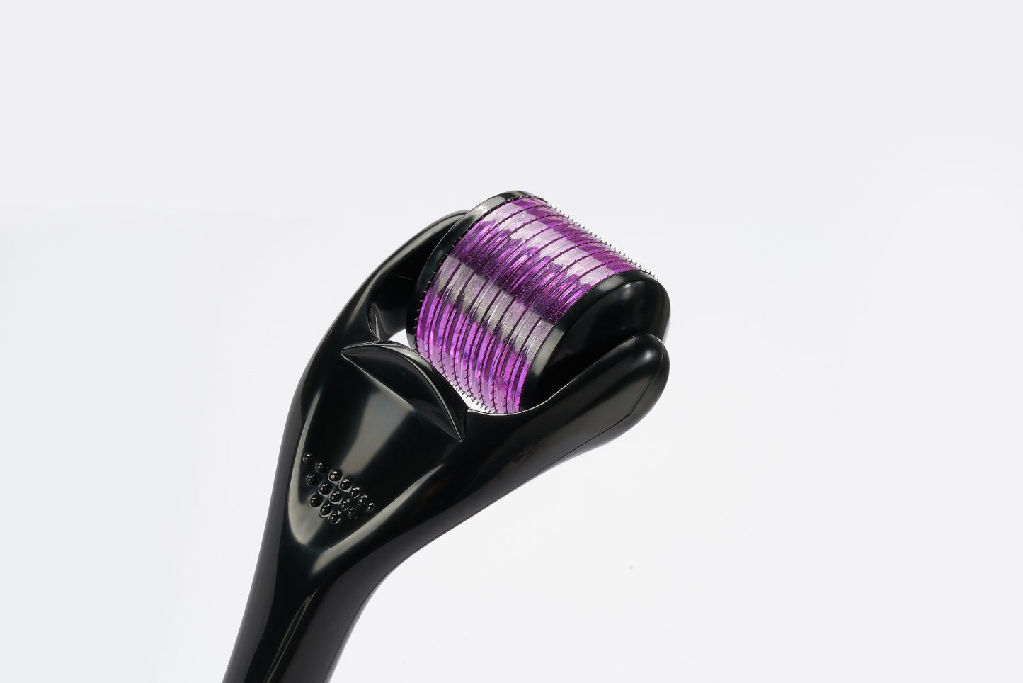 Rouleau Derma Premium pour cuir chevelu – Micro-aiguilles en titane de 0,5 mm